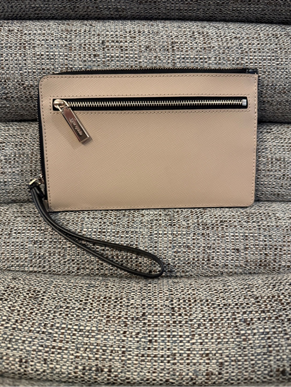 Kate Spade Staci Medium L-Zip Wristlet – Beige/Black Colorblock – LIKE NEW ✨ - Picture 3 of 4